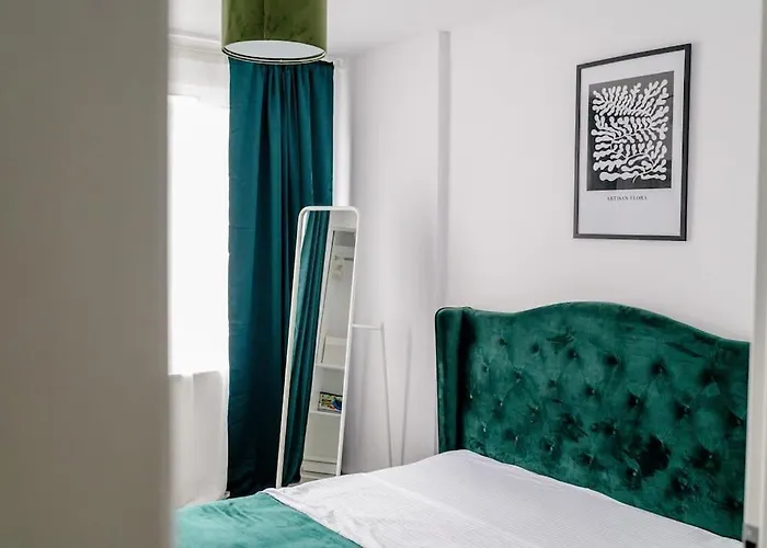 Happy Heart Hideaway *