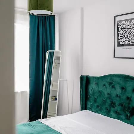 Happy Heart Hideaway *